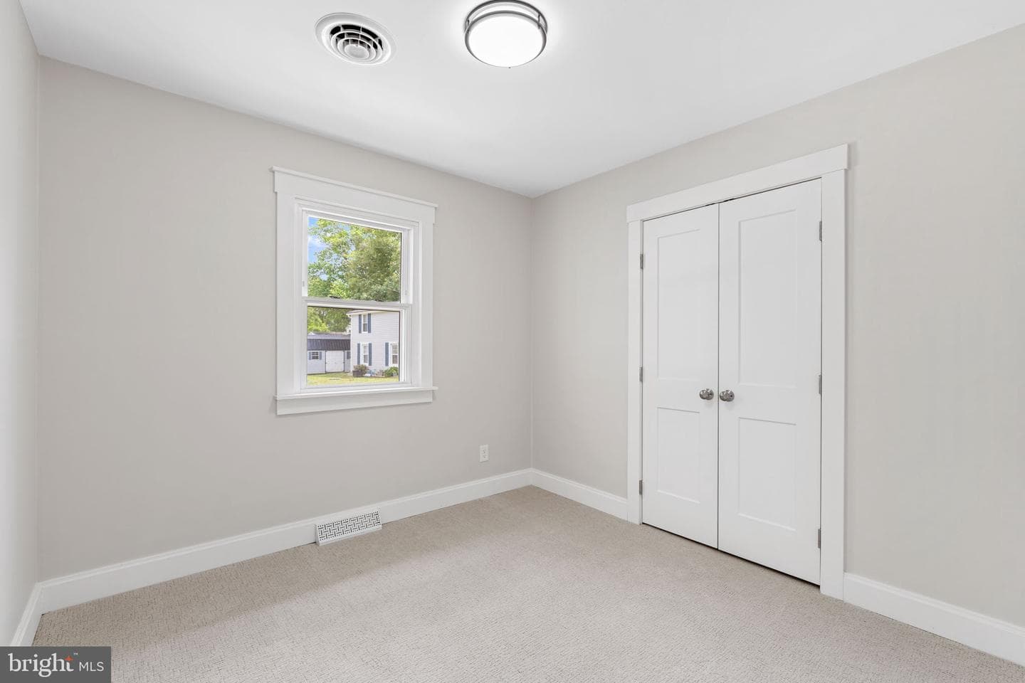 22393 Saint Clements Avenue photo 36