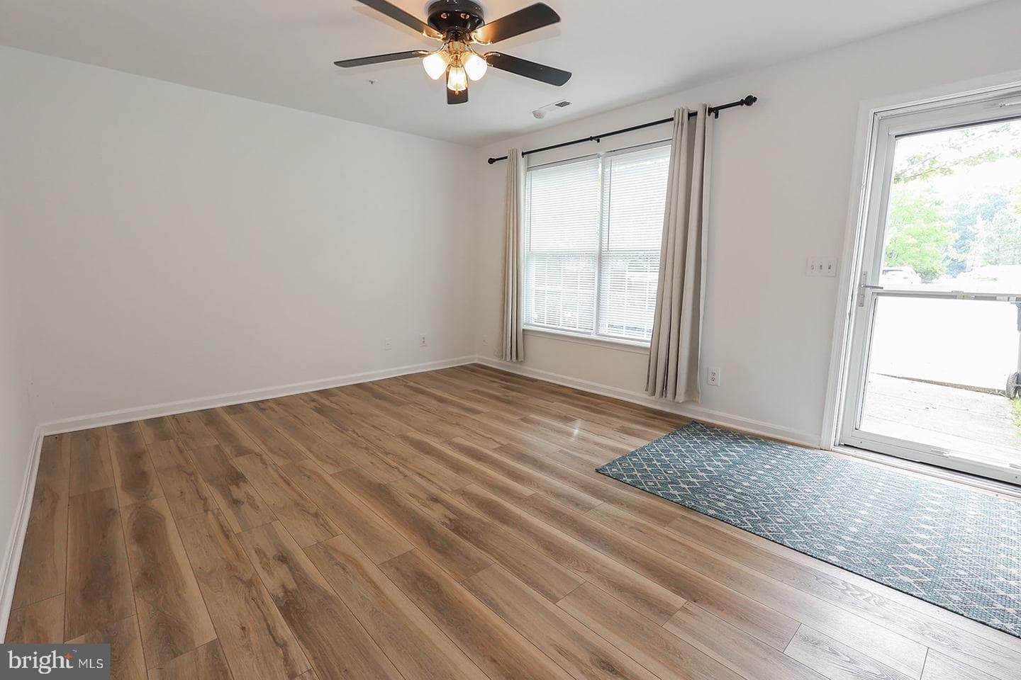 45820 Wolftrap Way photo 4
