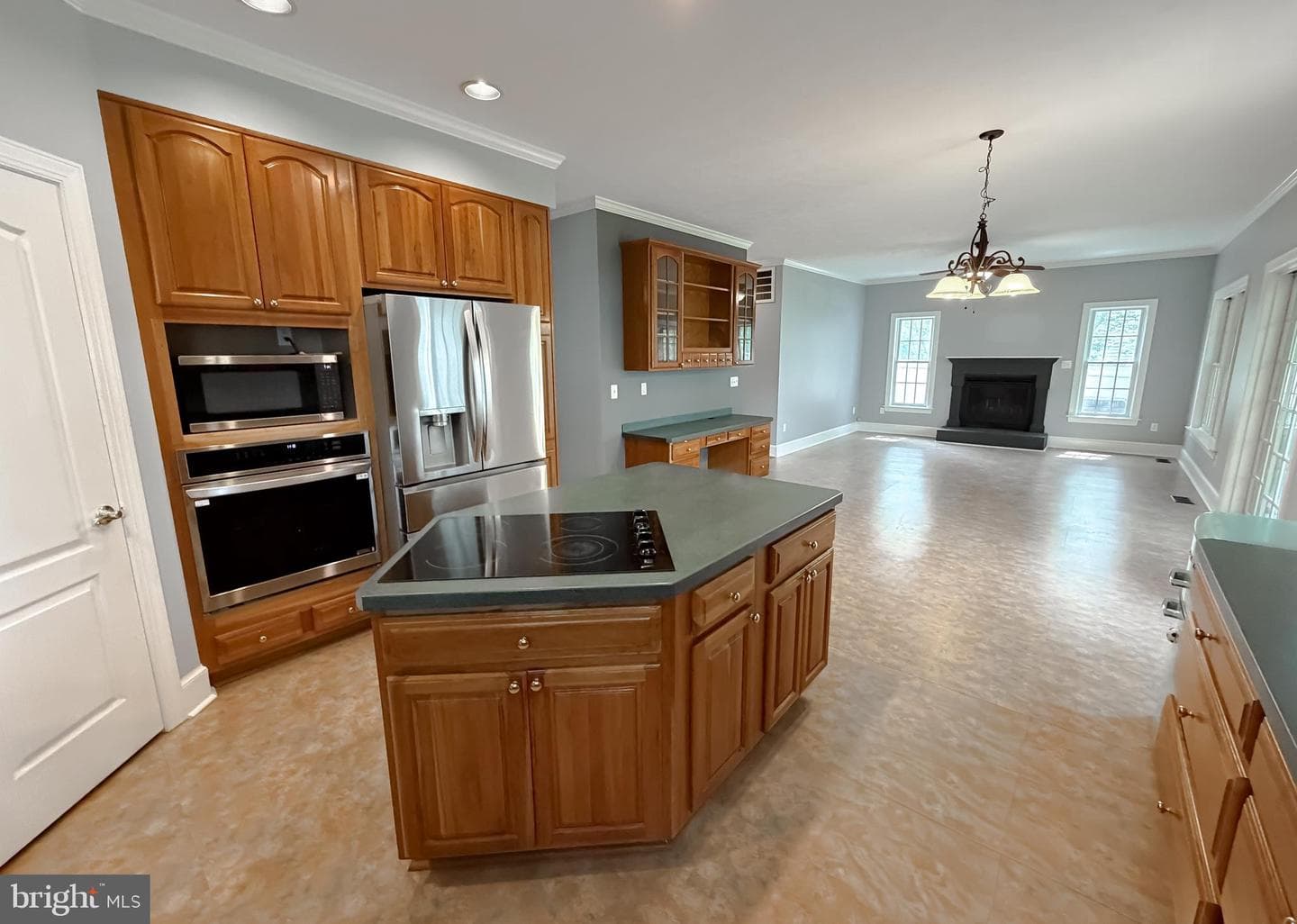 40777 Center 40 Circle photo 17