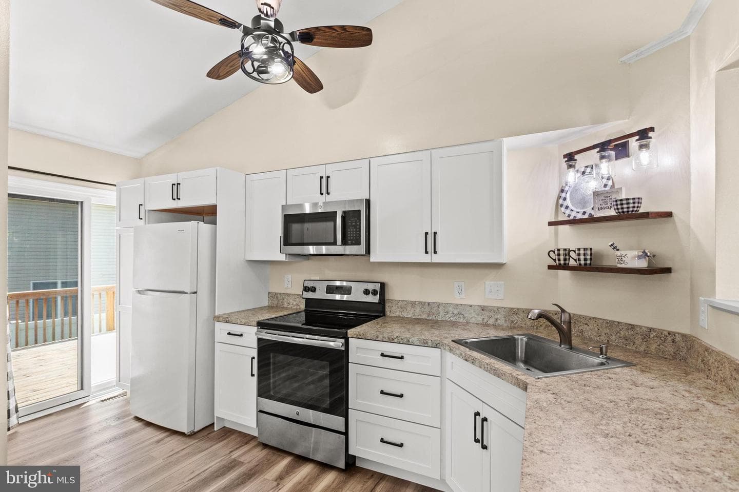 20859 Sandstone Street photo 6