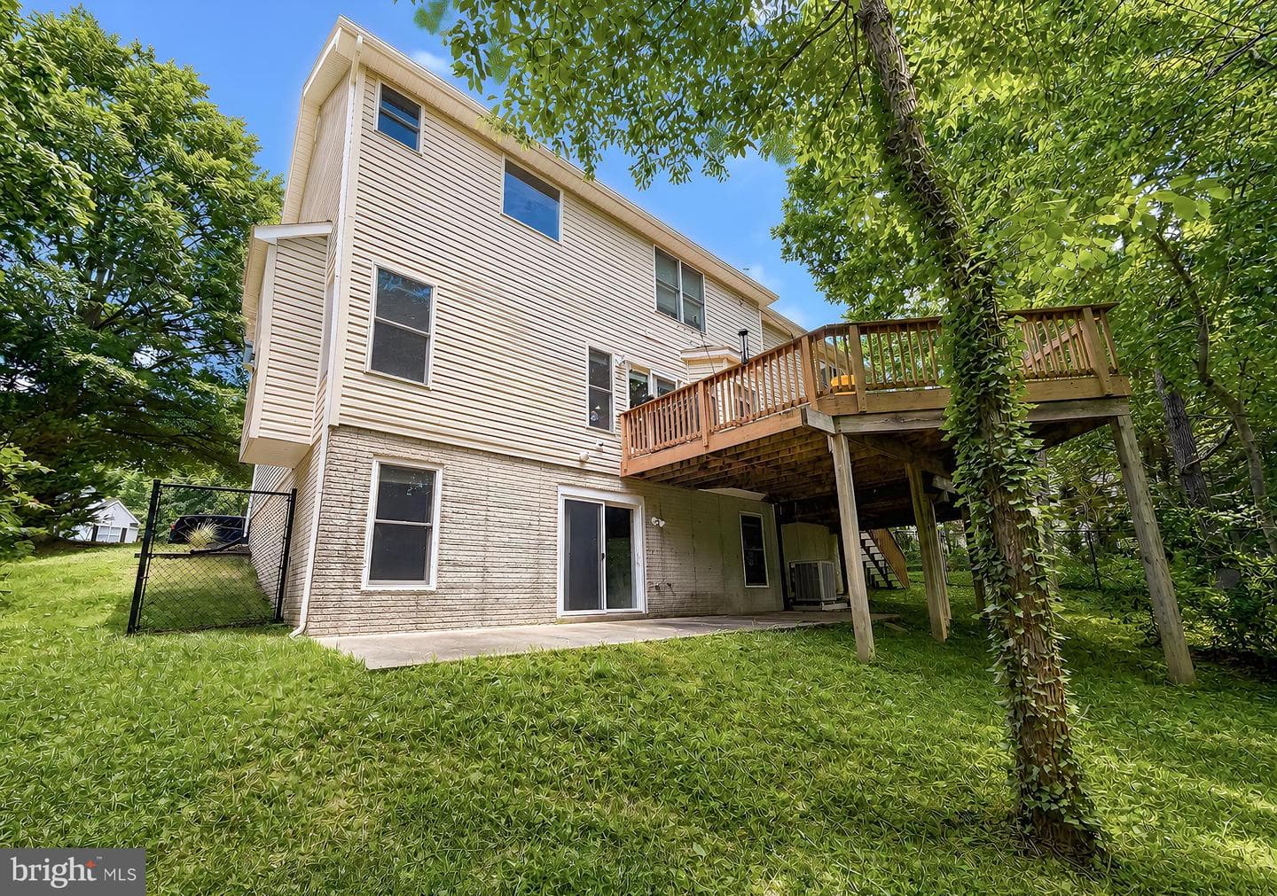 22393 Deerpath Court photo 10