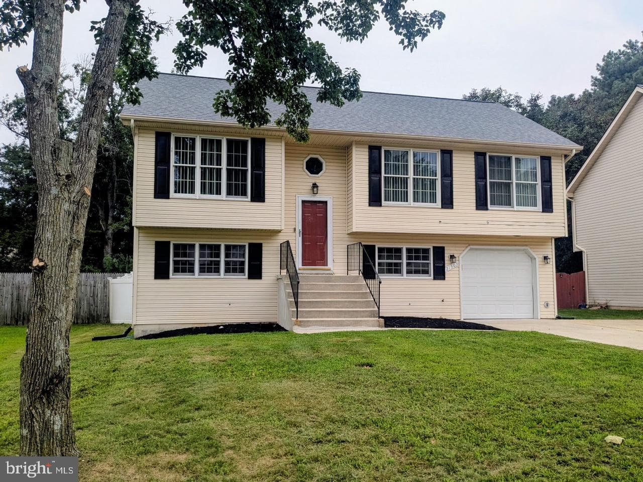21503 Warwick Court photo 1