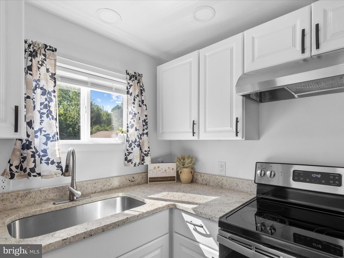 23483 Beckett Road photo 10