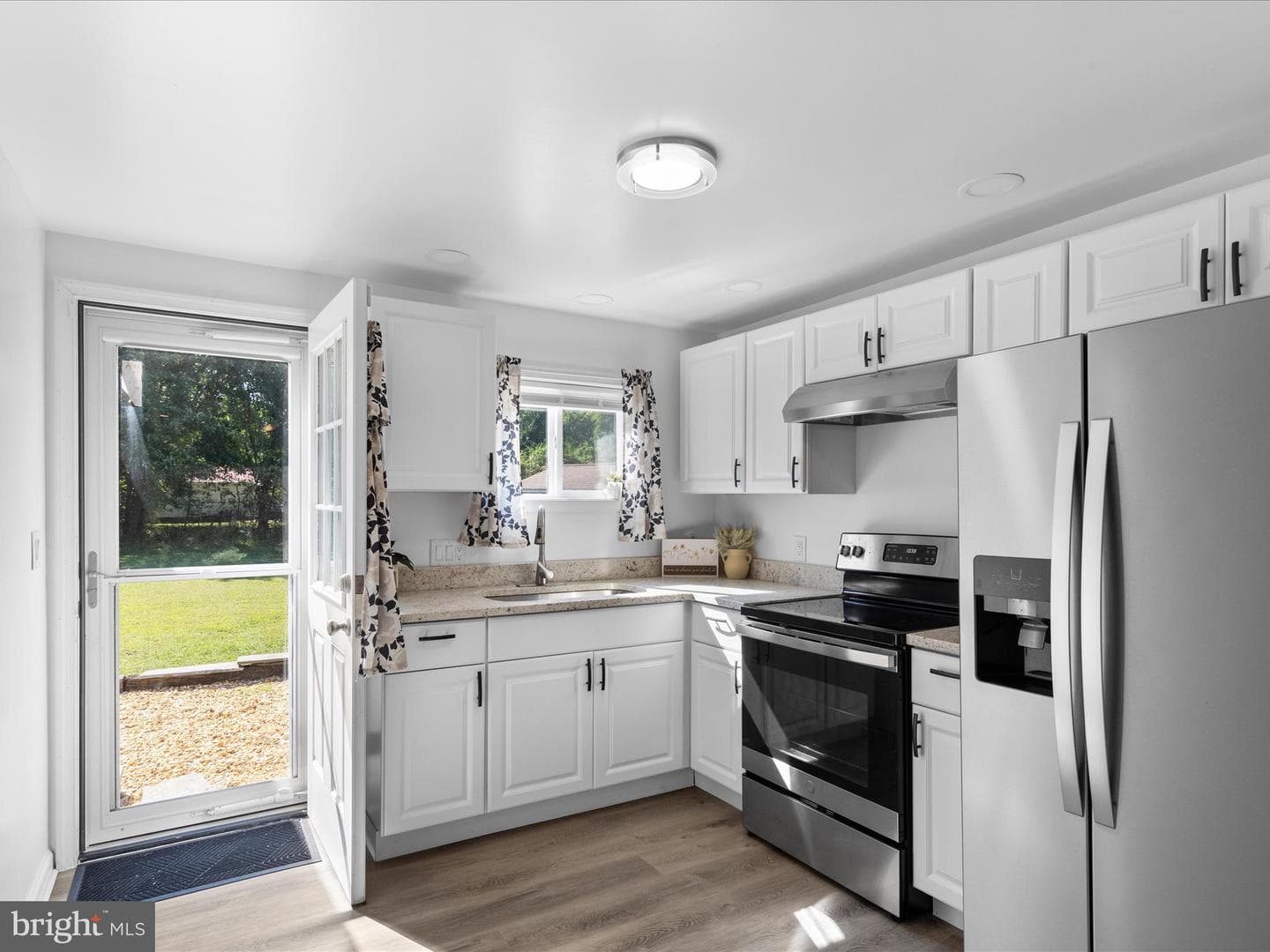 23483 Beckett Road photo 3