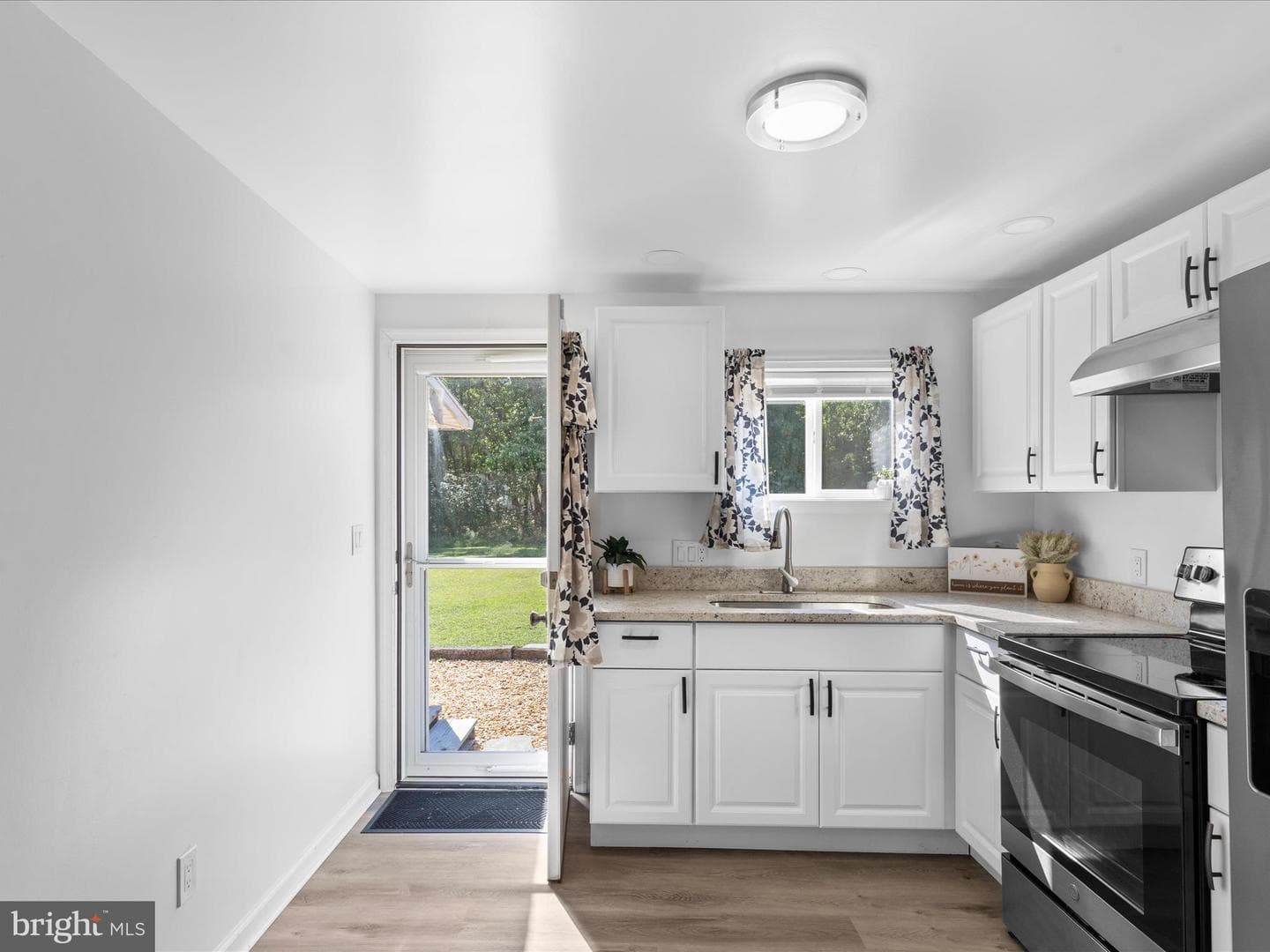 23483 Beckett Road photo 9