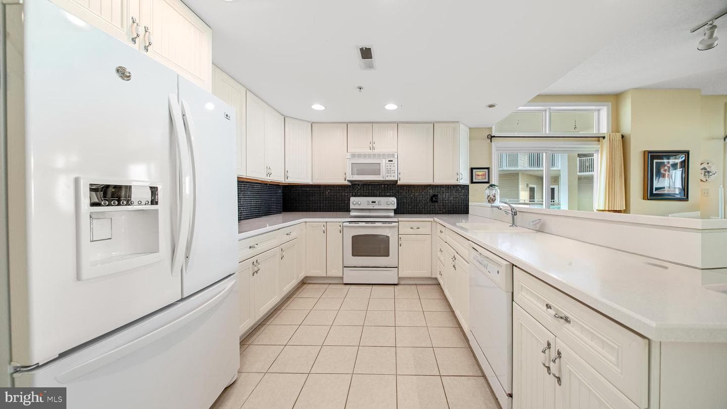101 Williams St # 405 photo 10