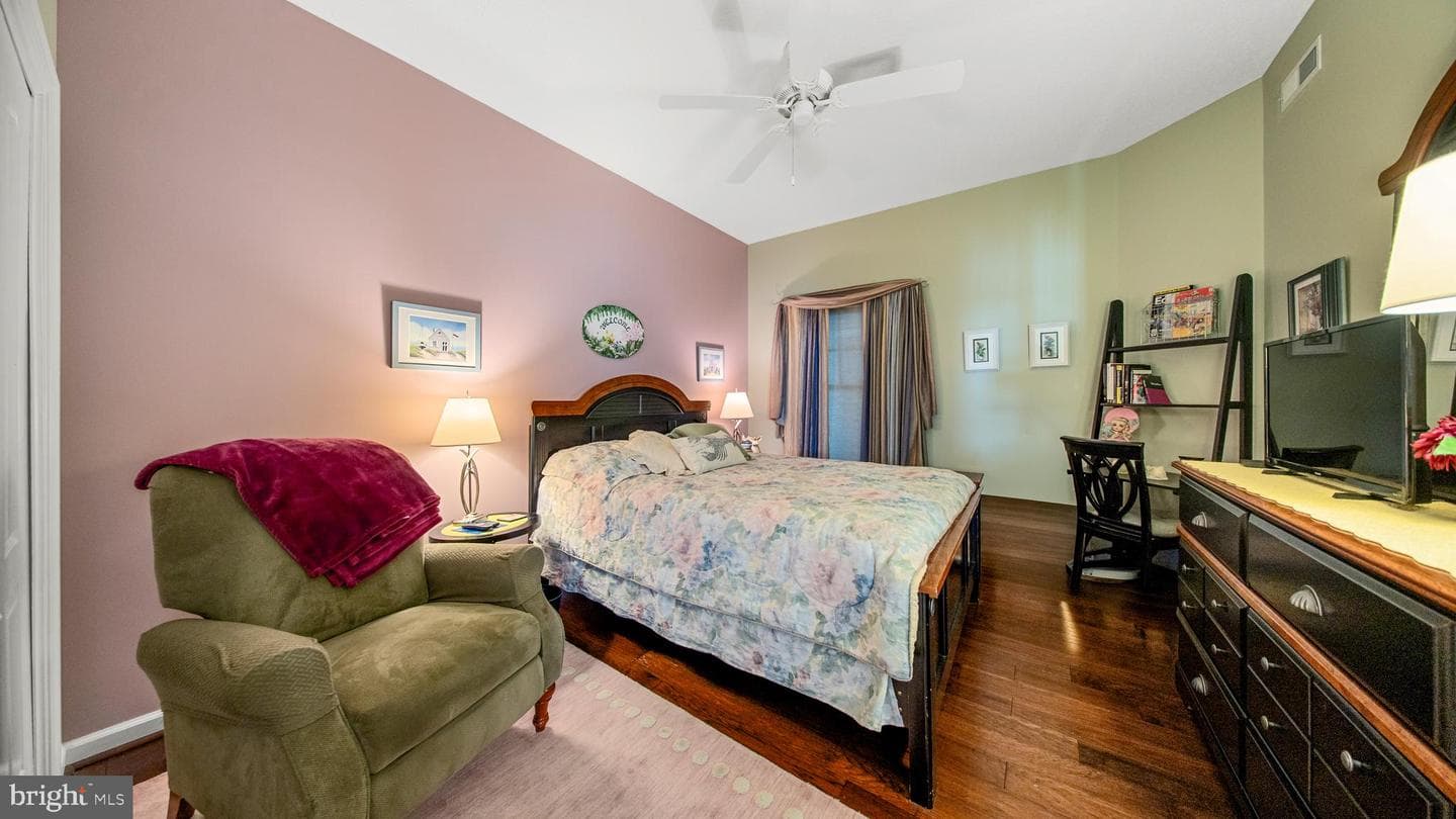 101 Williams St # 405 photo 23