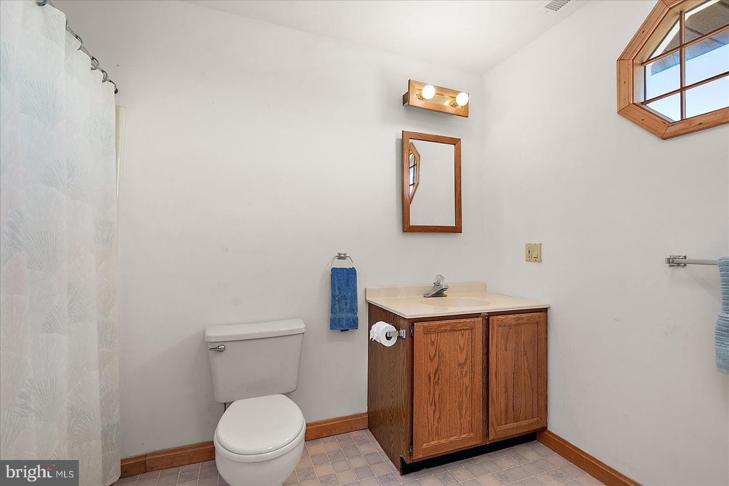 560 Wellington Road photo 23