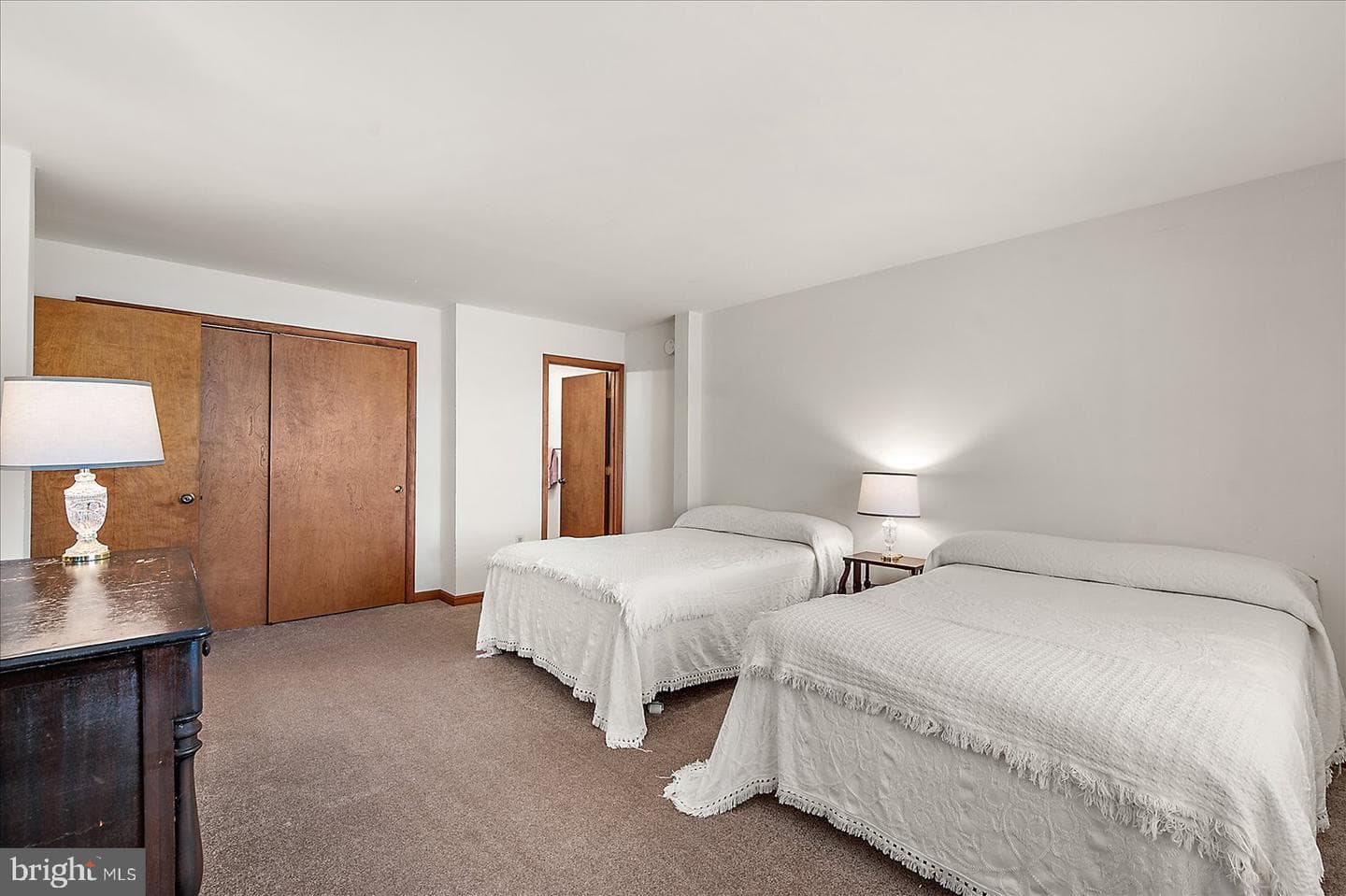 560 Wellington Road photo 24