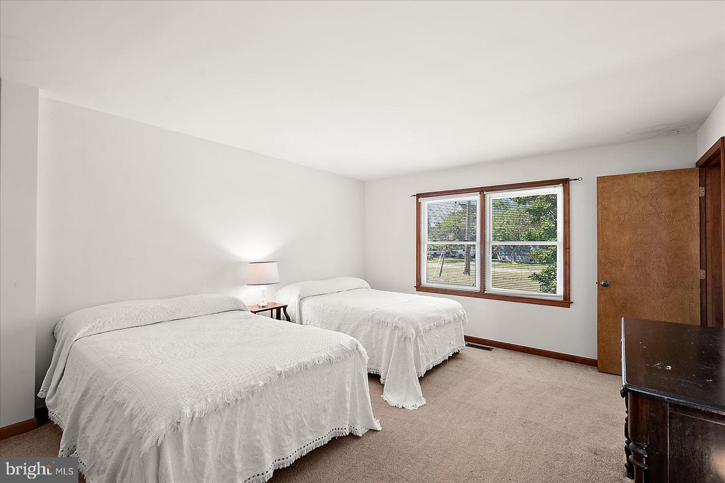 560 Wellington Road photo 26