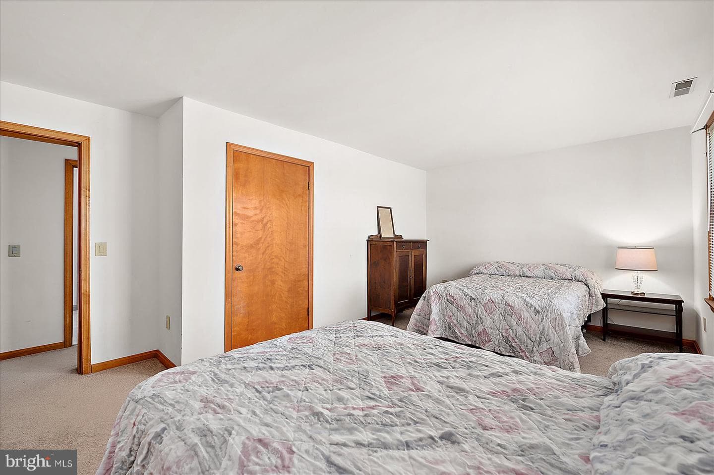 560 Wellington Road photo 30