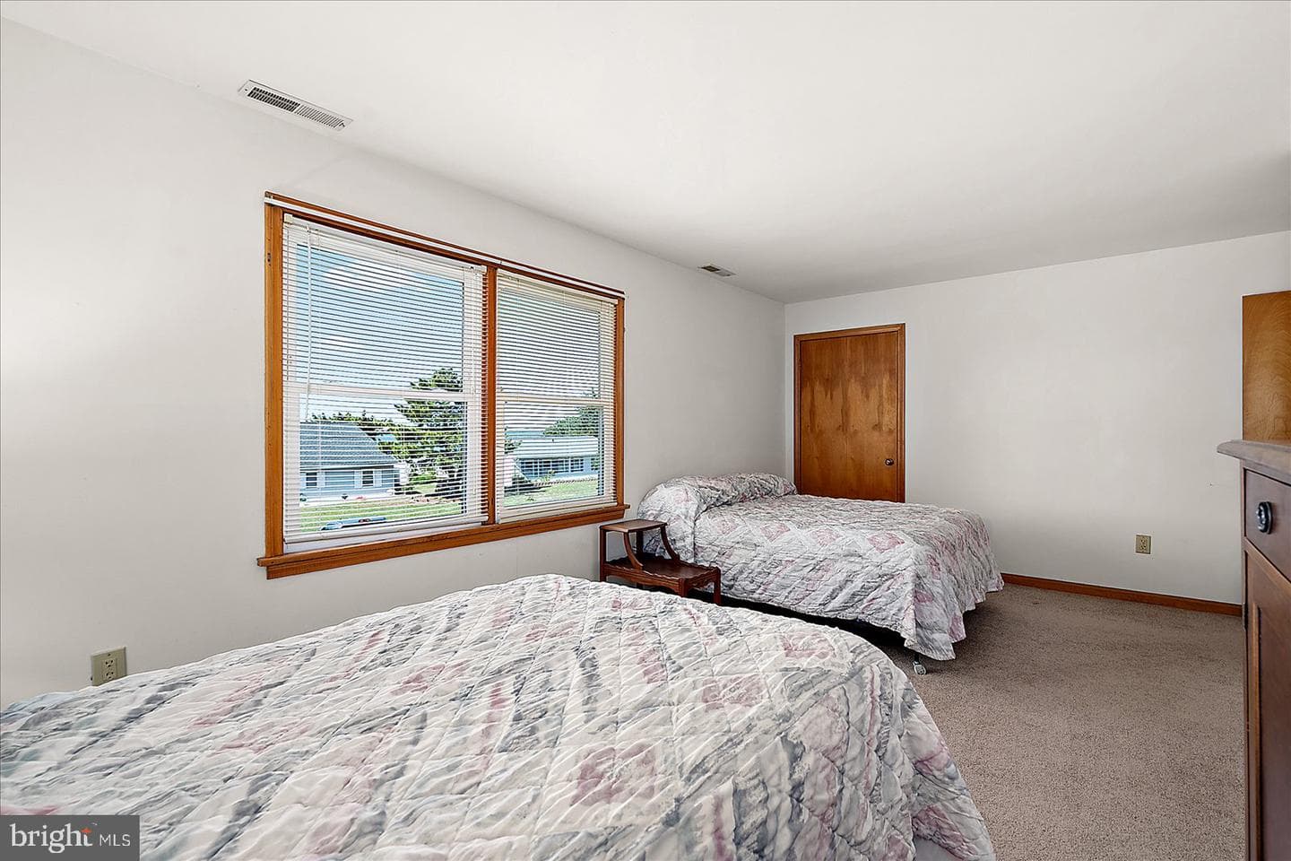 560 Wellington Road photo 31