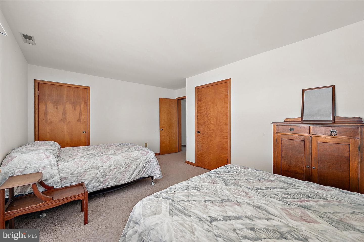 560 Wellington Road photo 32