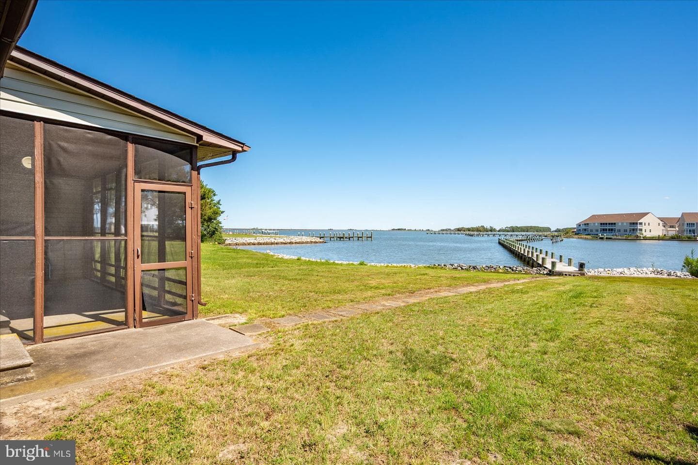 560 Wellington Road photo 34