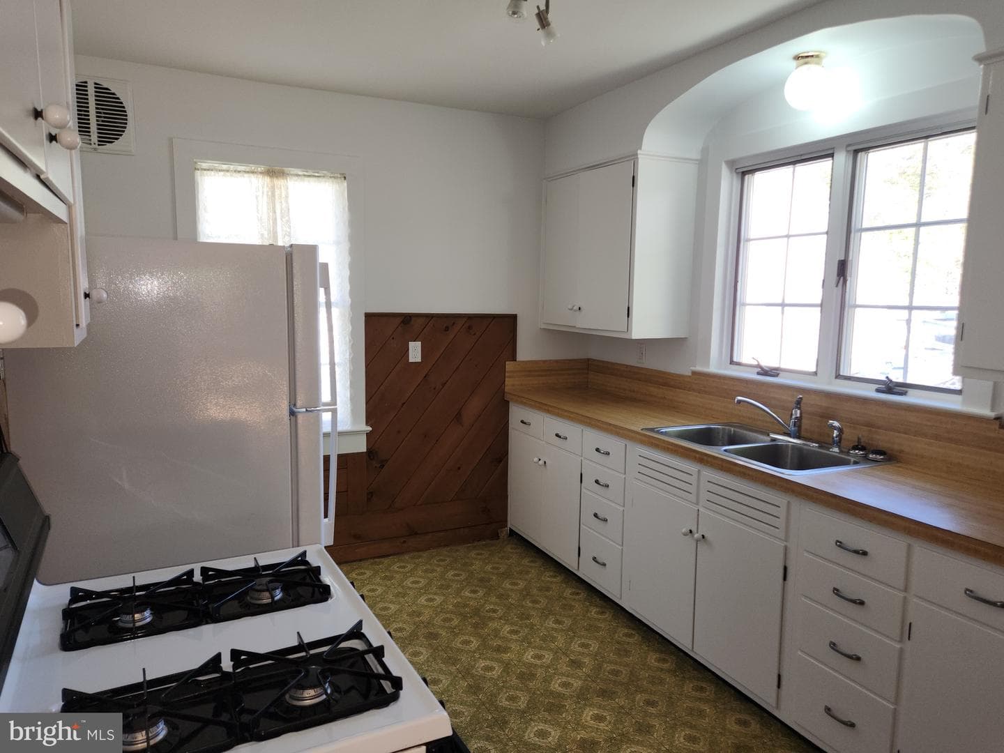 225 Wye Avenue photo 8