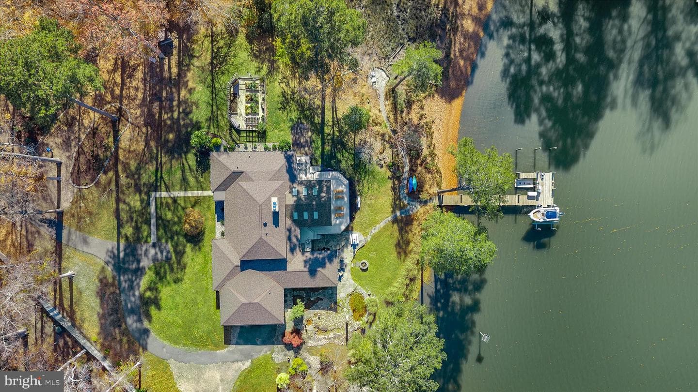 9716 Bantry Road photo 2