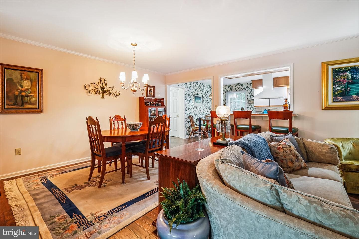 110 W Oak Avenue photo 9