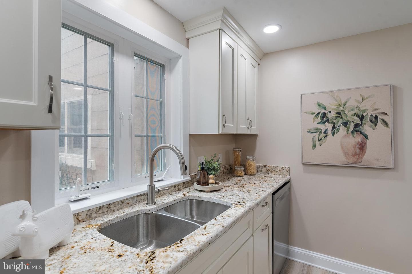 204 W Chew Avenue photo 33