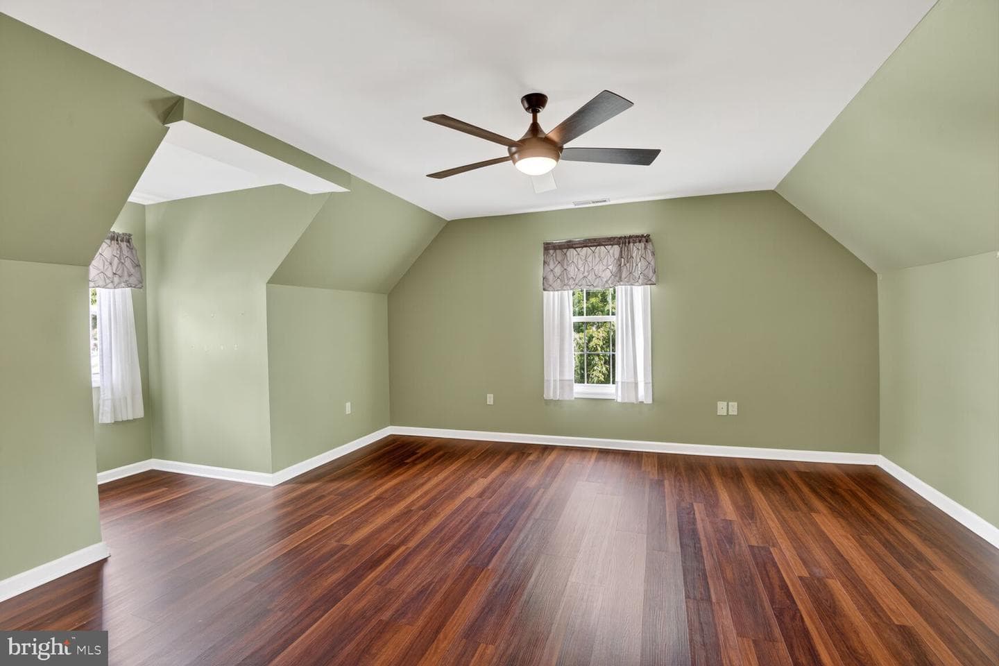 109 Bush Terrace photo 32