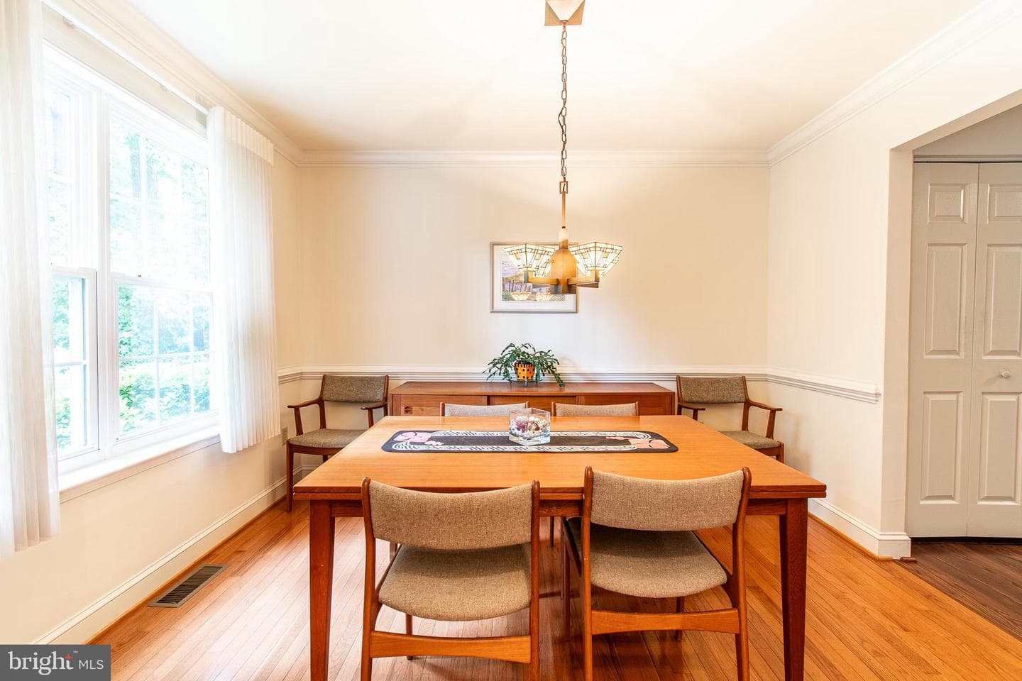 228 Tyler Avenue photo 5