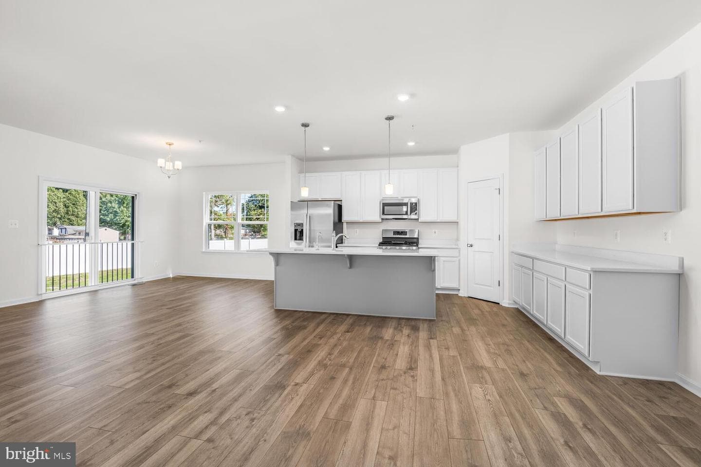 5648 Trafalgar Cir photo 11