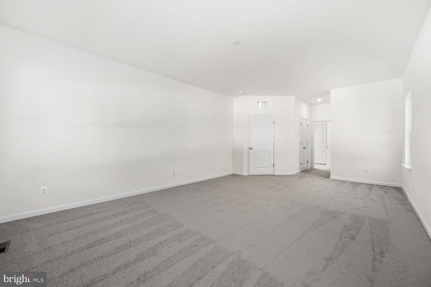 5648 Trafalgar Cir photo 15