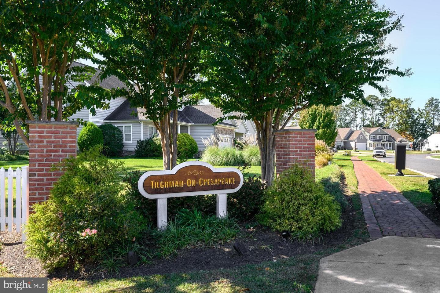 5648 Trafalgar Cir photo 24