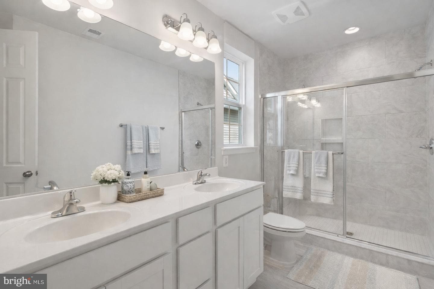 1009 Champlain Court photo 5