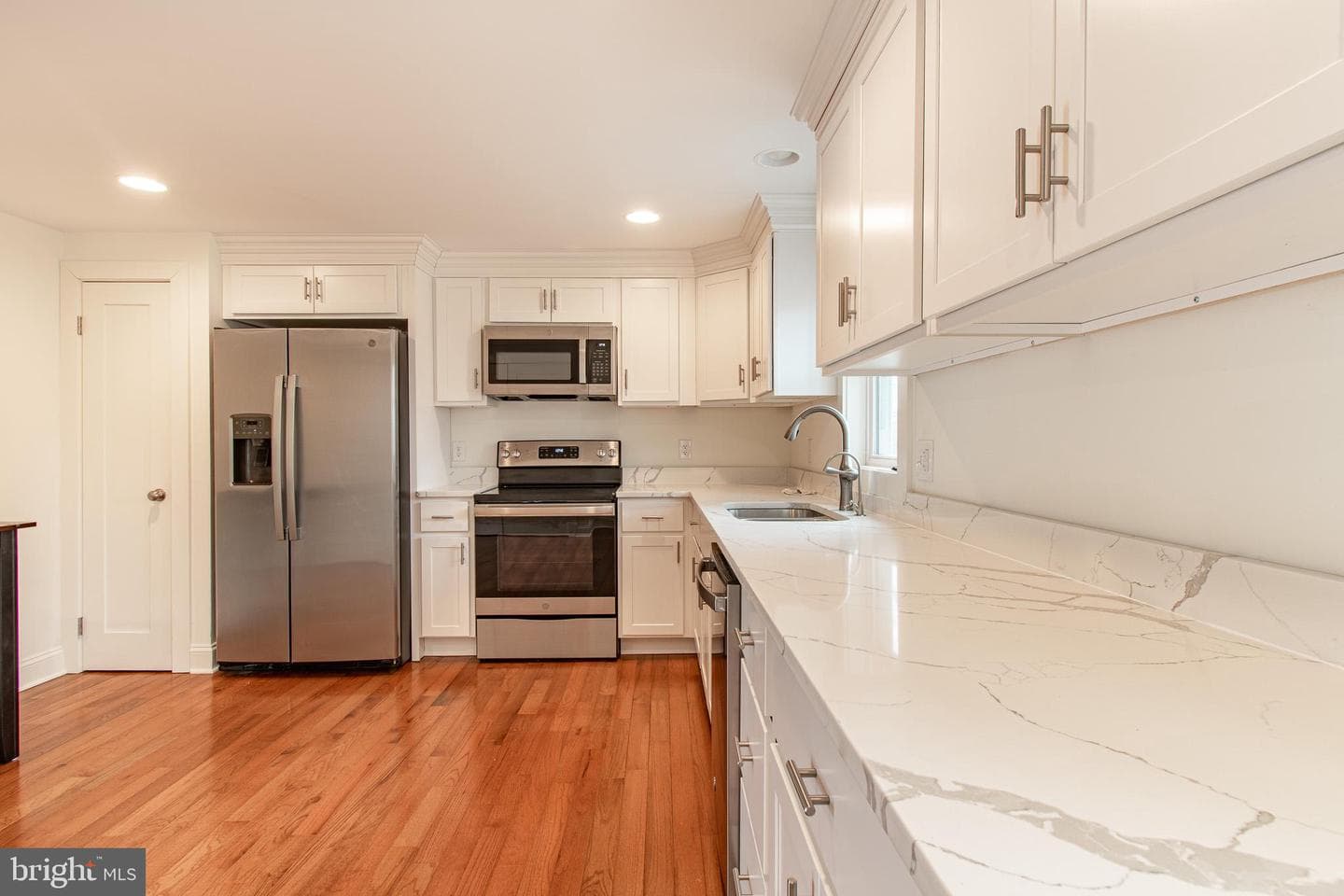 101 Brooks Lane photo 12