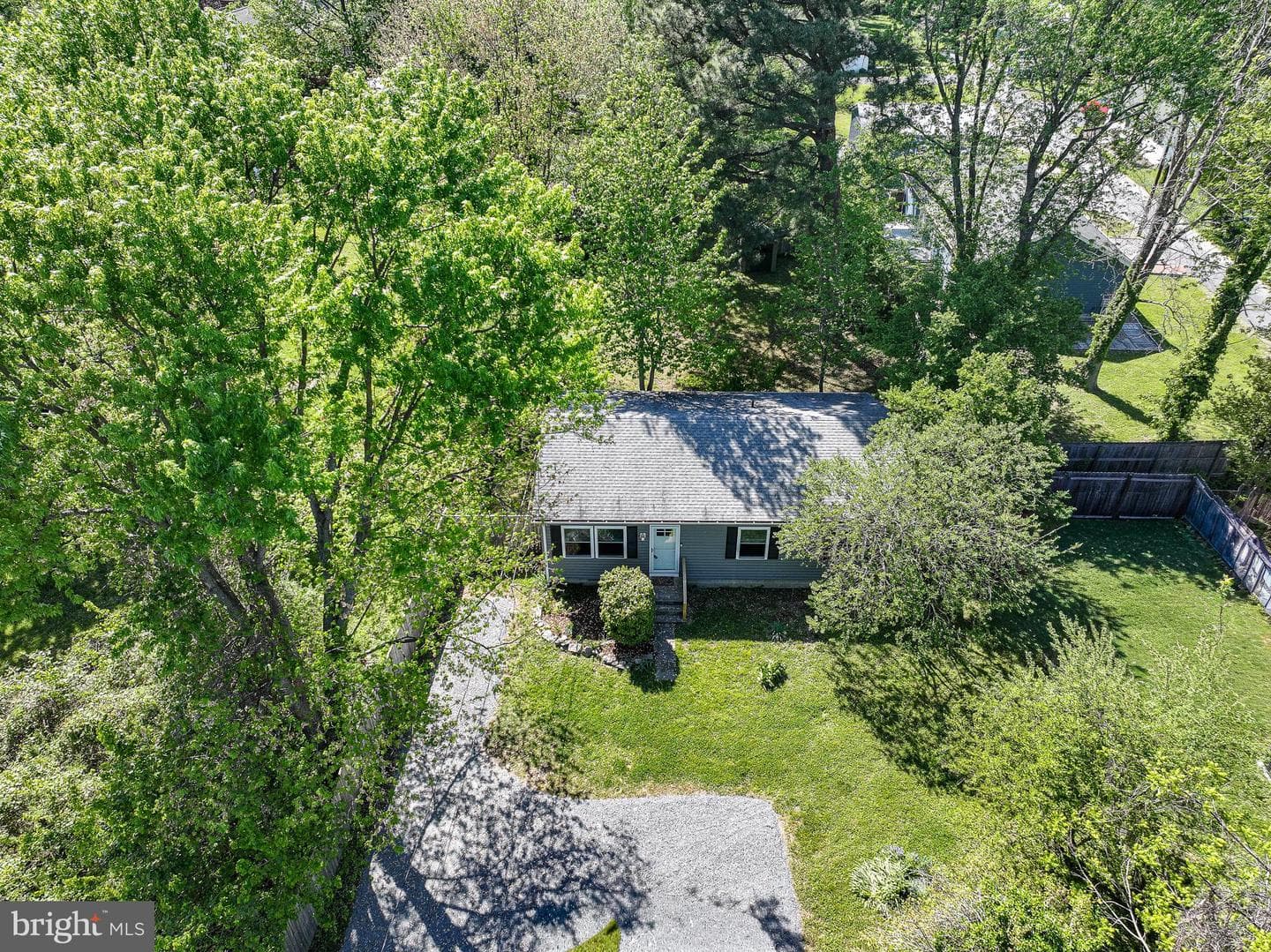 101 Brooks Lane photo 6