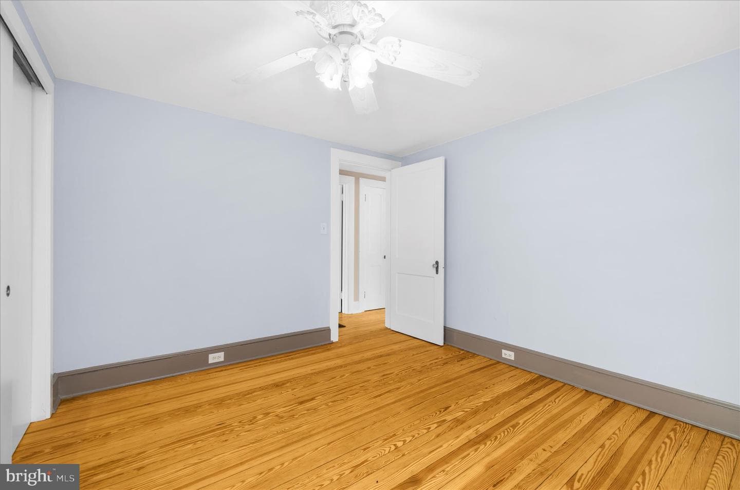 315 Dutchmans Lane photo 38