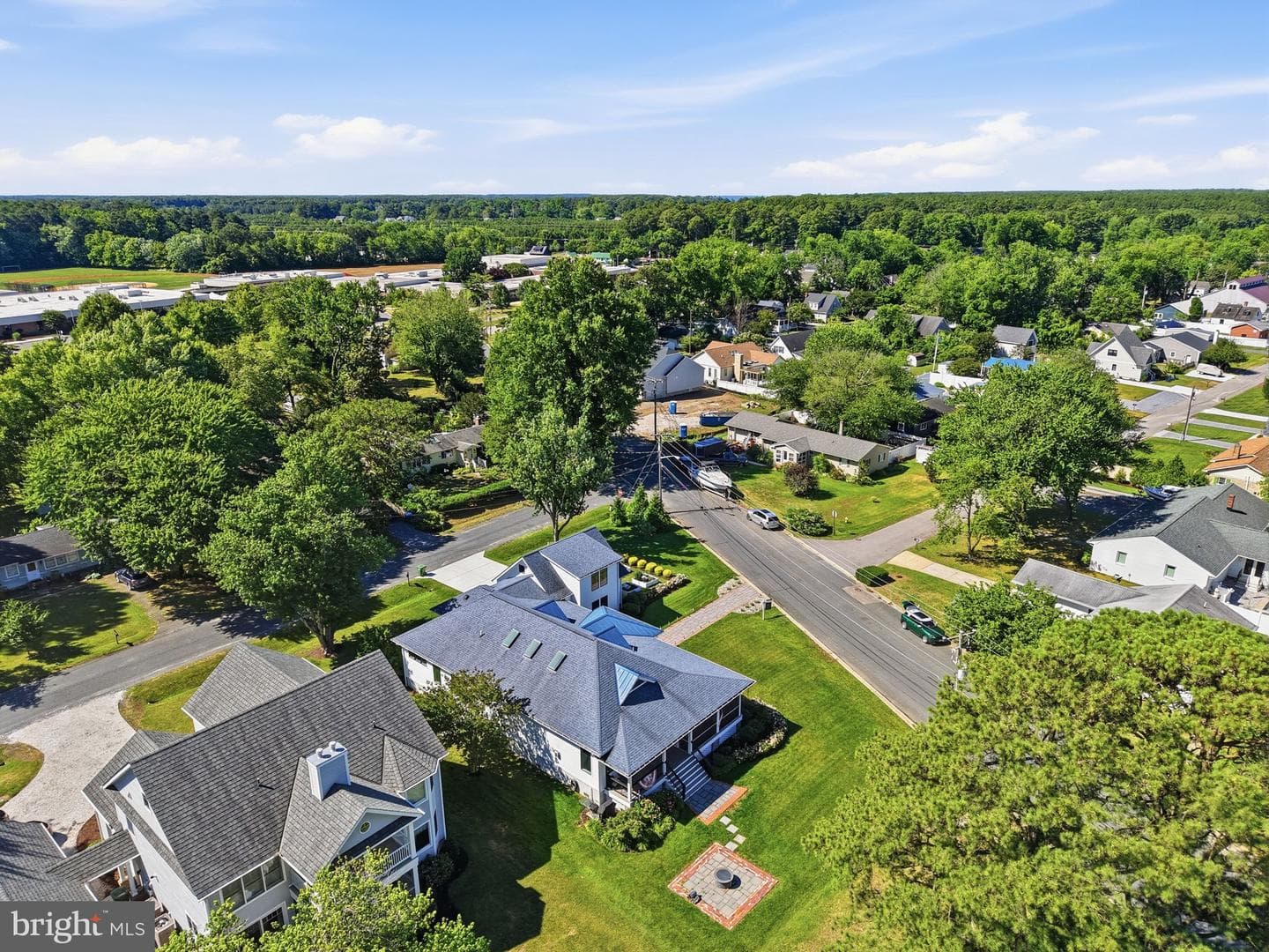 303 Manor photo 43