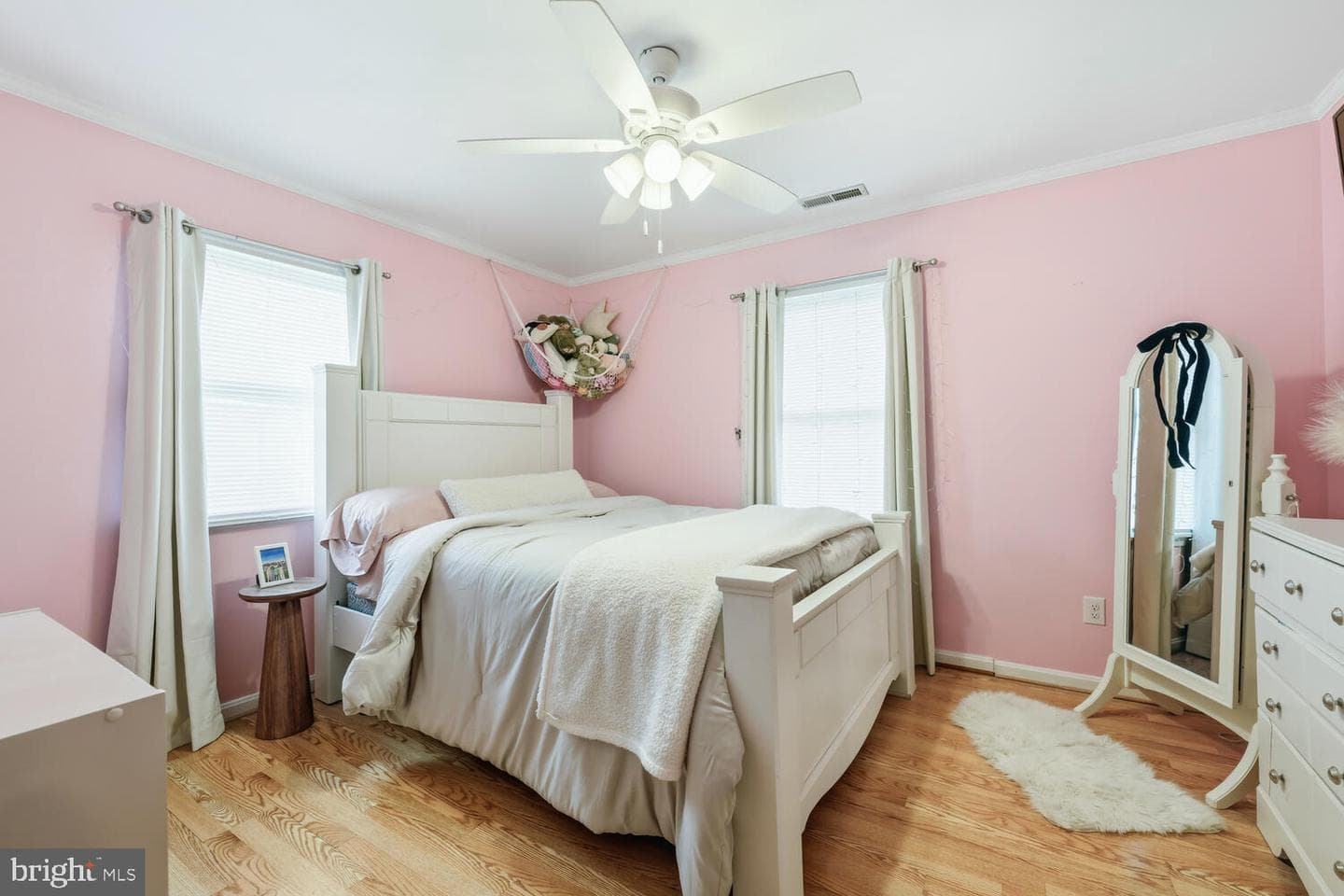 113 Gloria photo 19