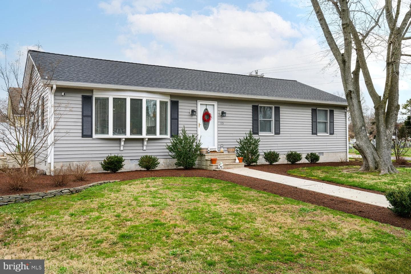 113 Gloria photo 2