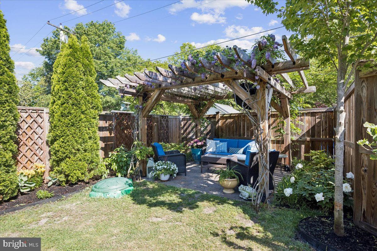 417 S Aurora Street photo 26