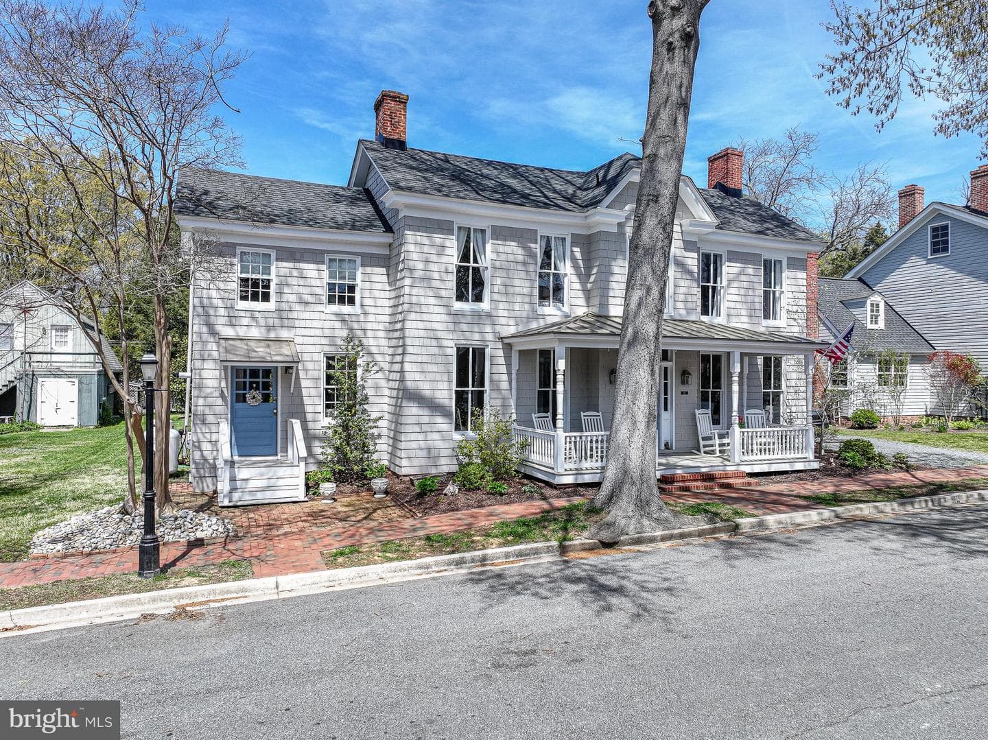 121 W Chestnut photo 2