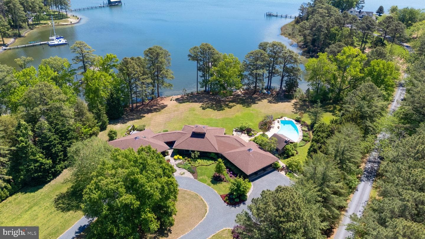 6906 Travelers Rest Circle photo 3