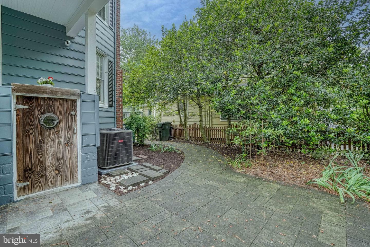 229 S Aurora Street photo 68
