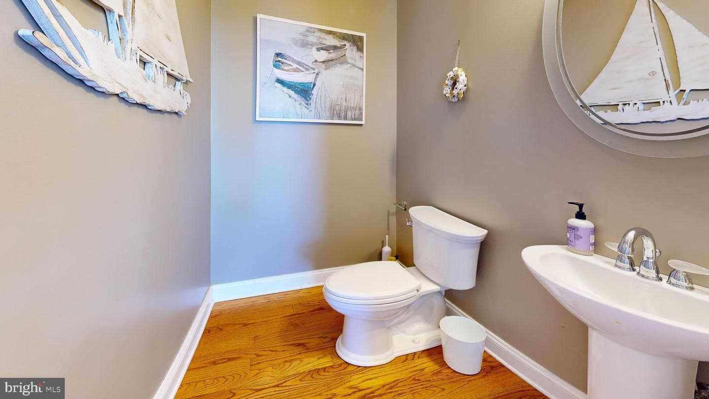 5698 Leeward Lane photo 24
