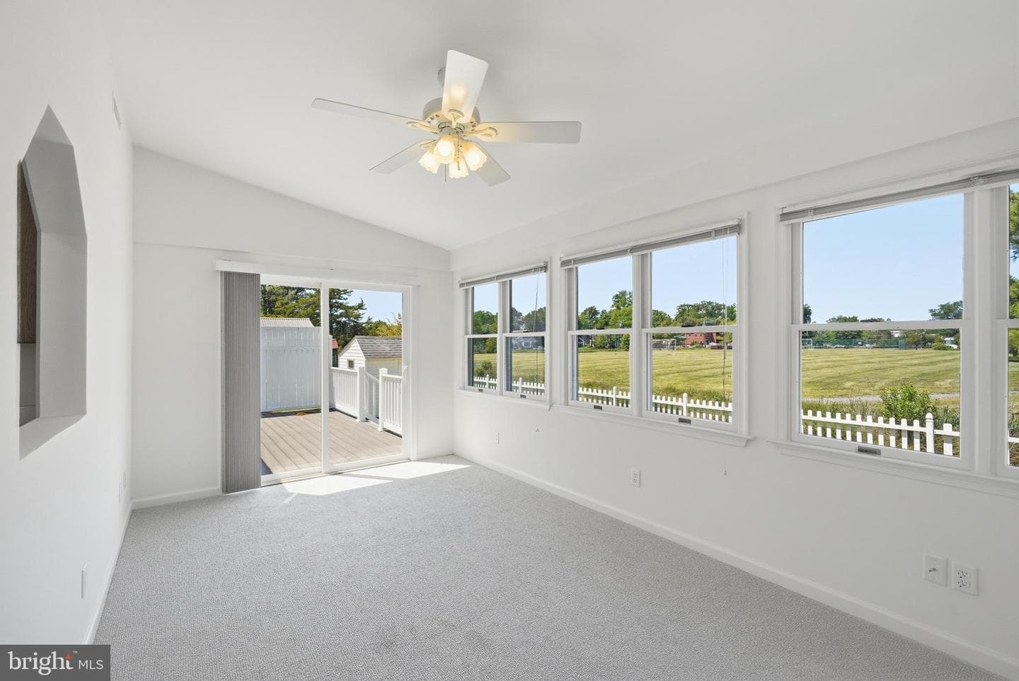 105 Pier Street E photo 24