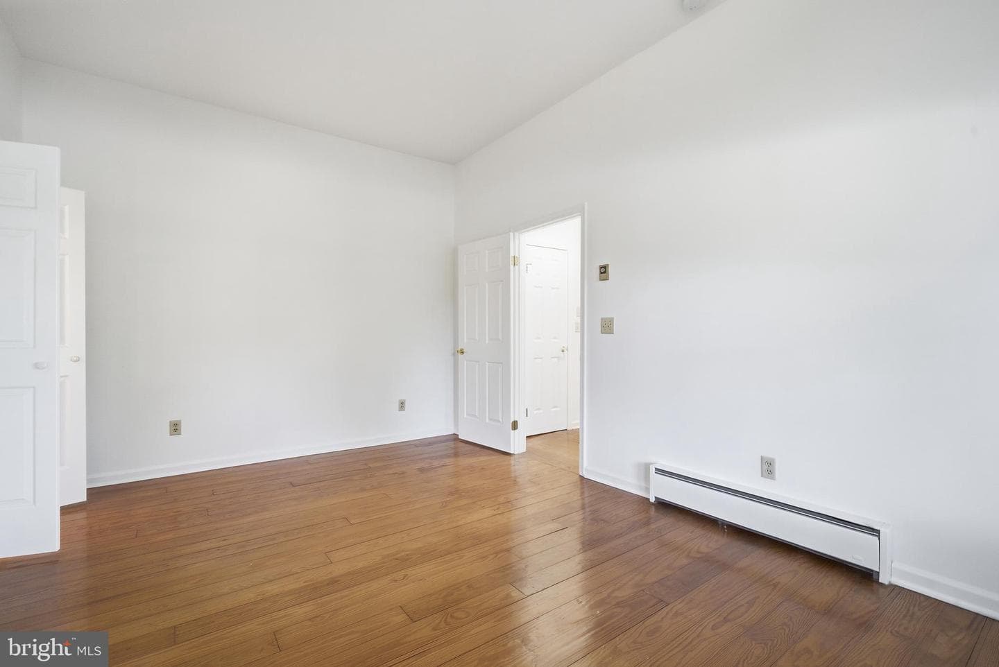 105 Pier Street E photo 34
