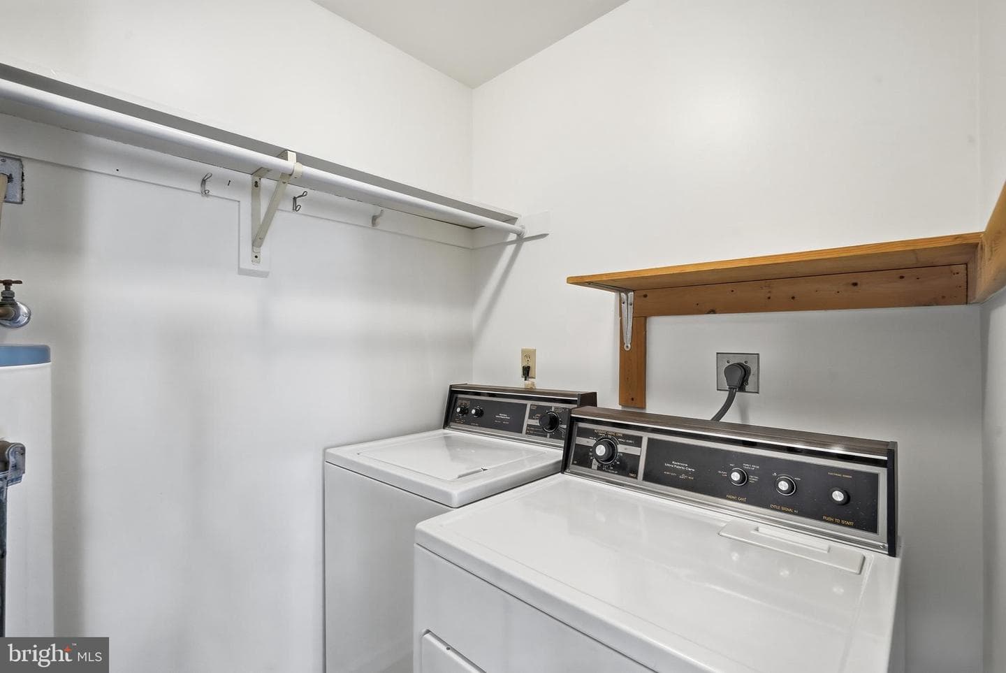 105 Pier Street E photo 37