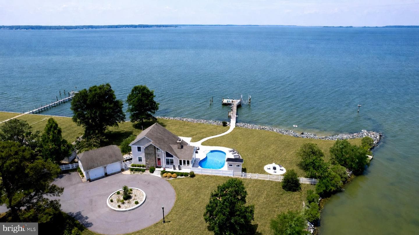 1724 Ferry Point Court photo 1
