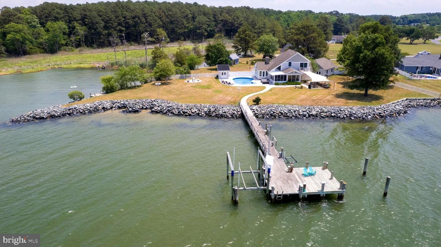 1724 Ferry Point Court photo 2