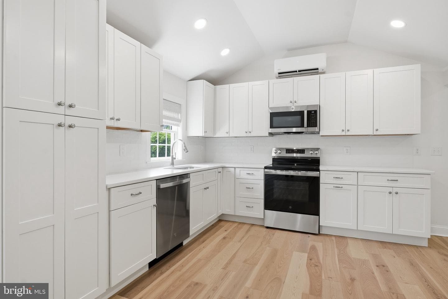803 New Lane photo 10