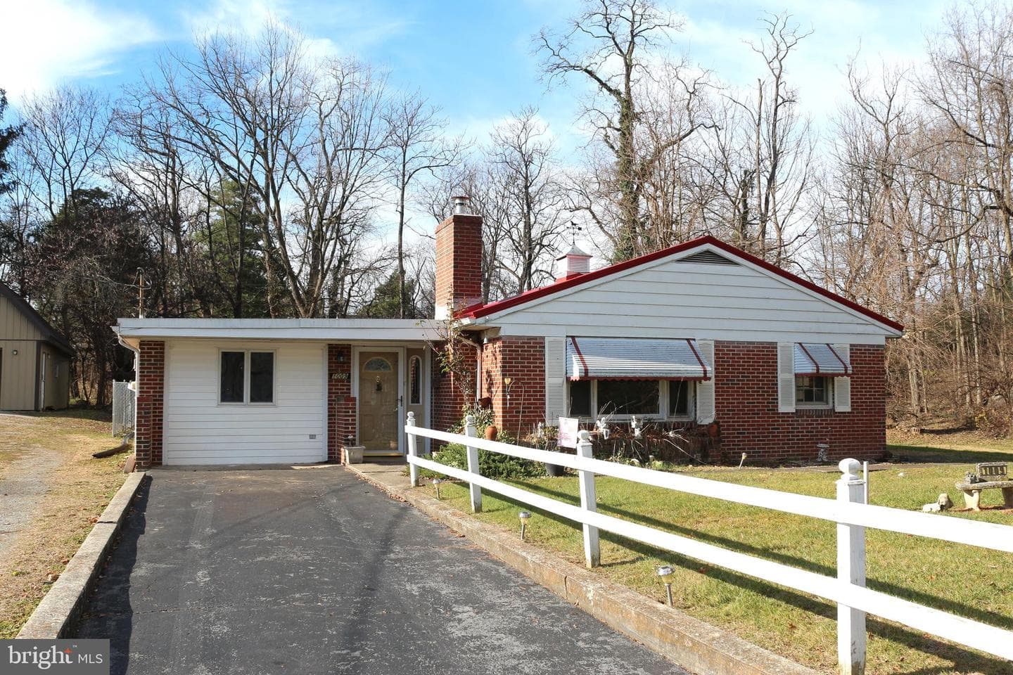 1009 Linwood Road photo 2
