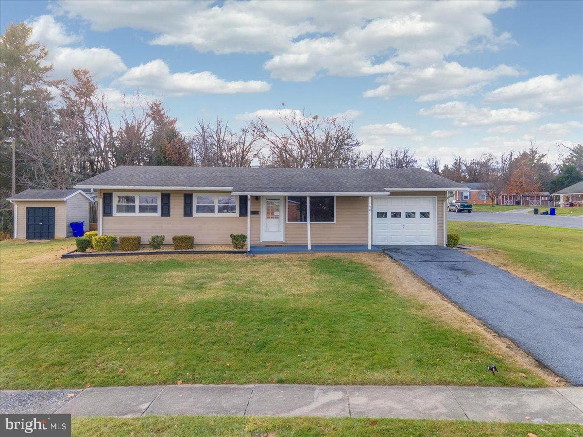 1207 Outer Drive photo 2
