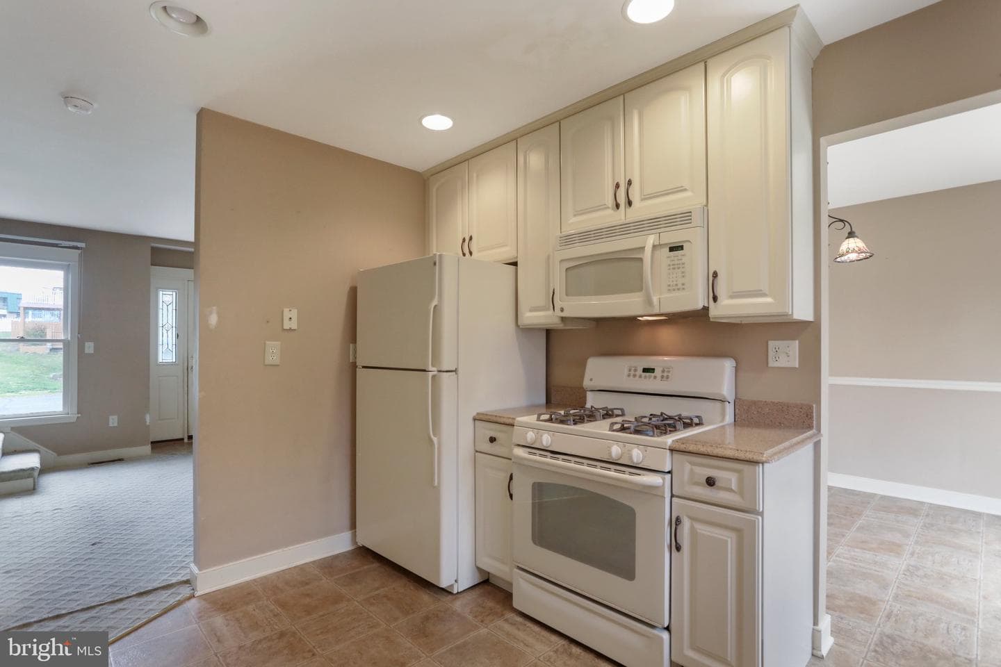 637 Knightsbridge Drive photo 8