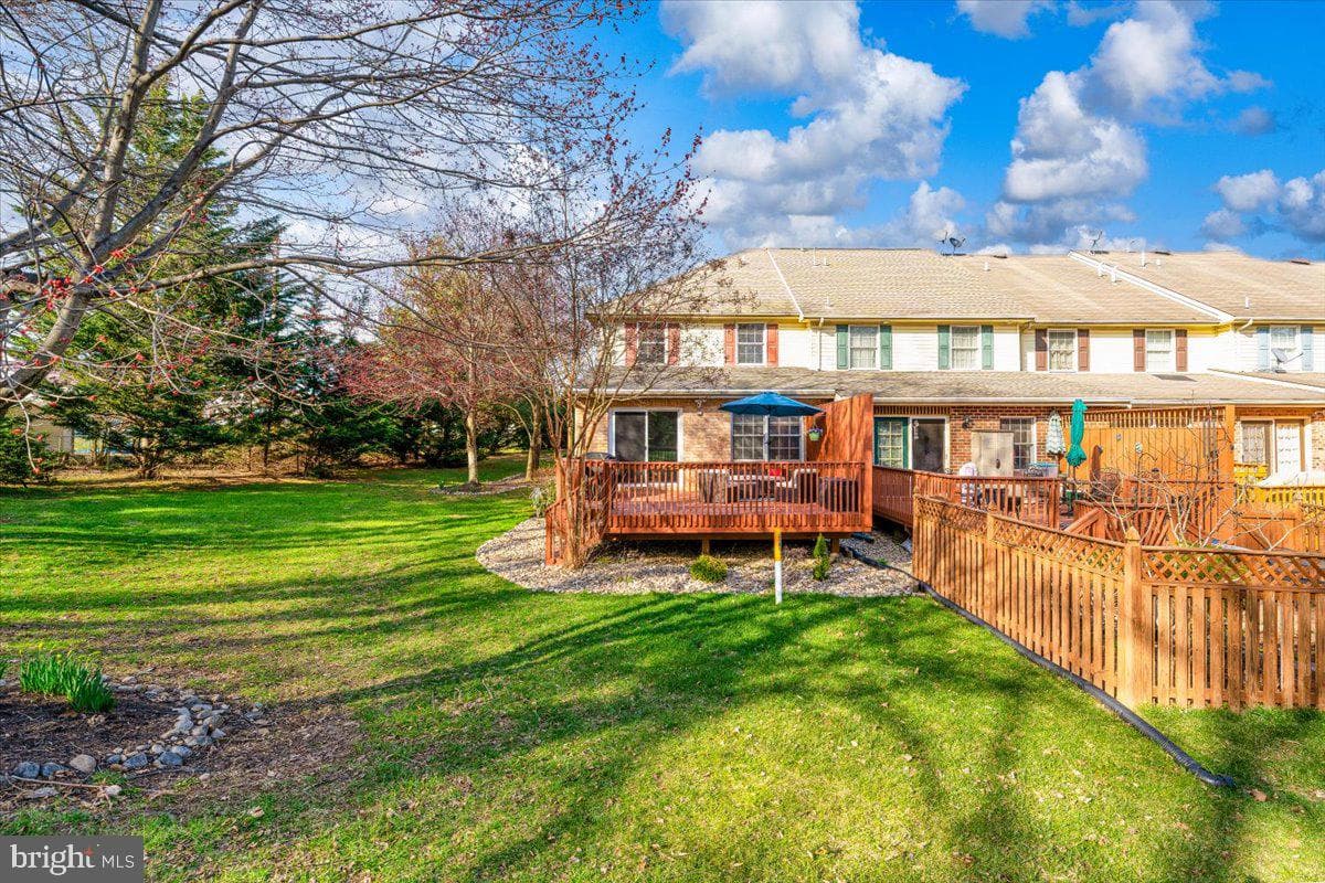 1215 Lindsay Lane photo 2