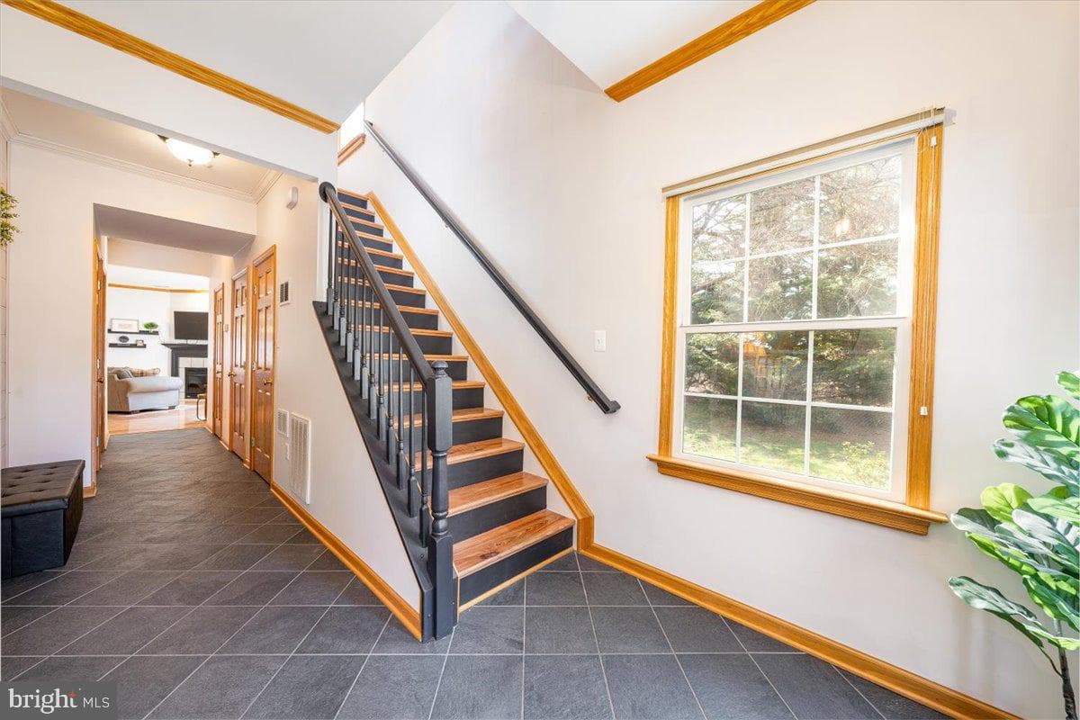 1215 Lindsay Lane photo 7
